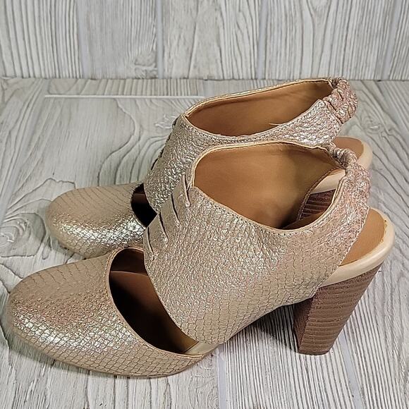 Seychelles Whirl Embossed Gold Metallic Round Toe Slingback Pumps Womens 6.5 NEW - Picture 5 of 15